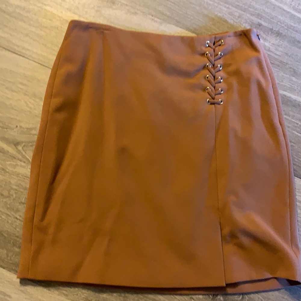 White House white market skirt